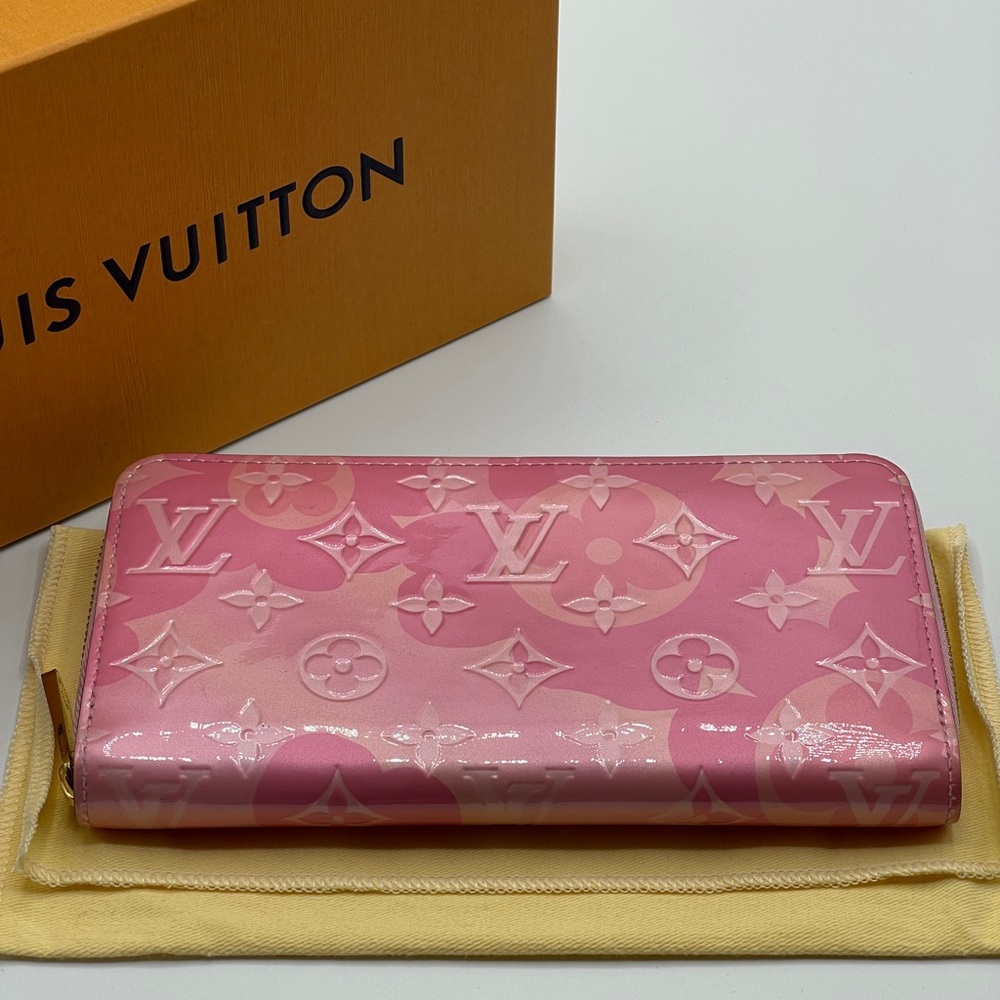 Louis Vuitton Valentine Vernis Monogram Limited Edition Long Round Zippy Wallet - Picture 4 of 16